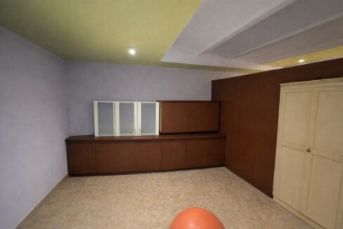 Almacen ordenado con una bonita iluminación