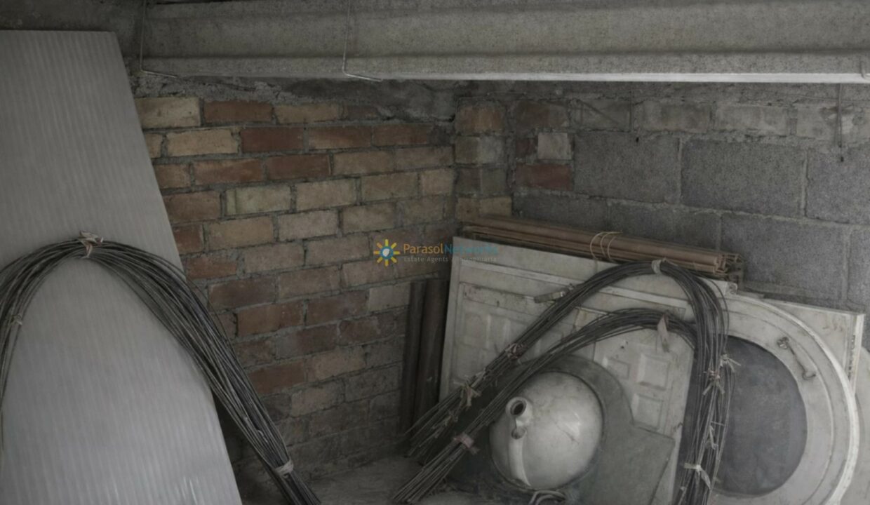 Almacenaje desordenado con materiales diversos