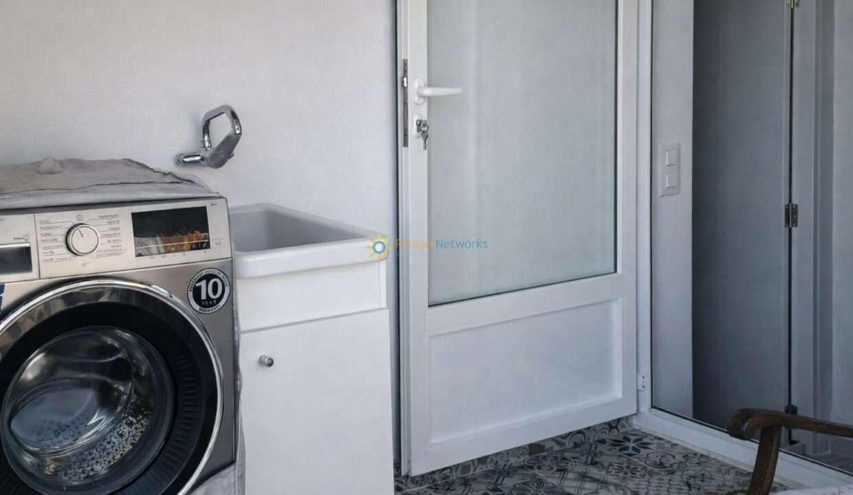 Área de lavandería moderna y funcional