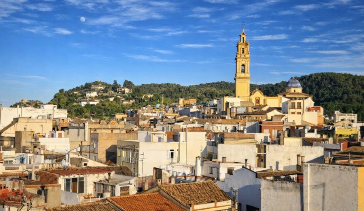 Atardecer sobre el pueblo mediterráneo