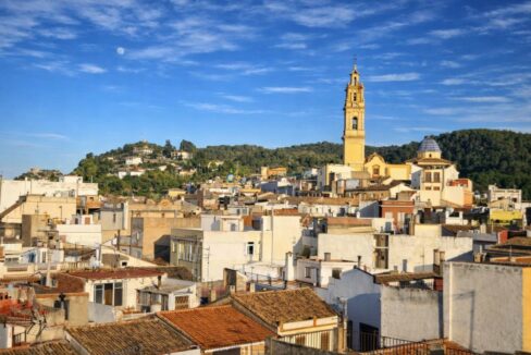 Atardecer sobre el pueblo mediterráneo