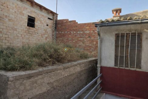 Atardecer urbano en tejados antiguos