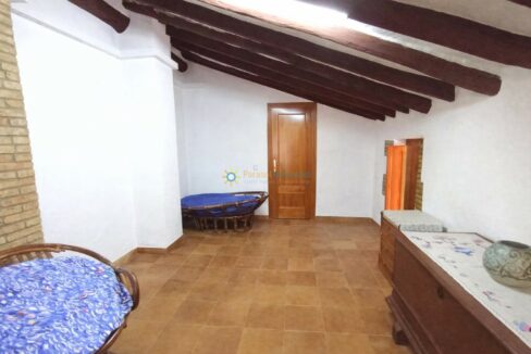 Atico acogedor con muebles de mimbre