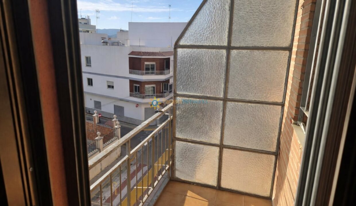 Balconera urbana al atardecer