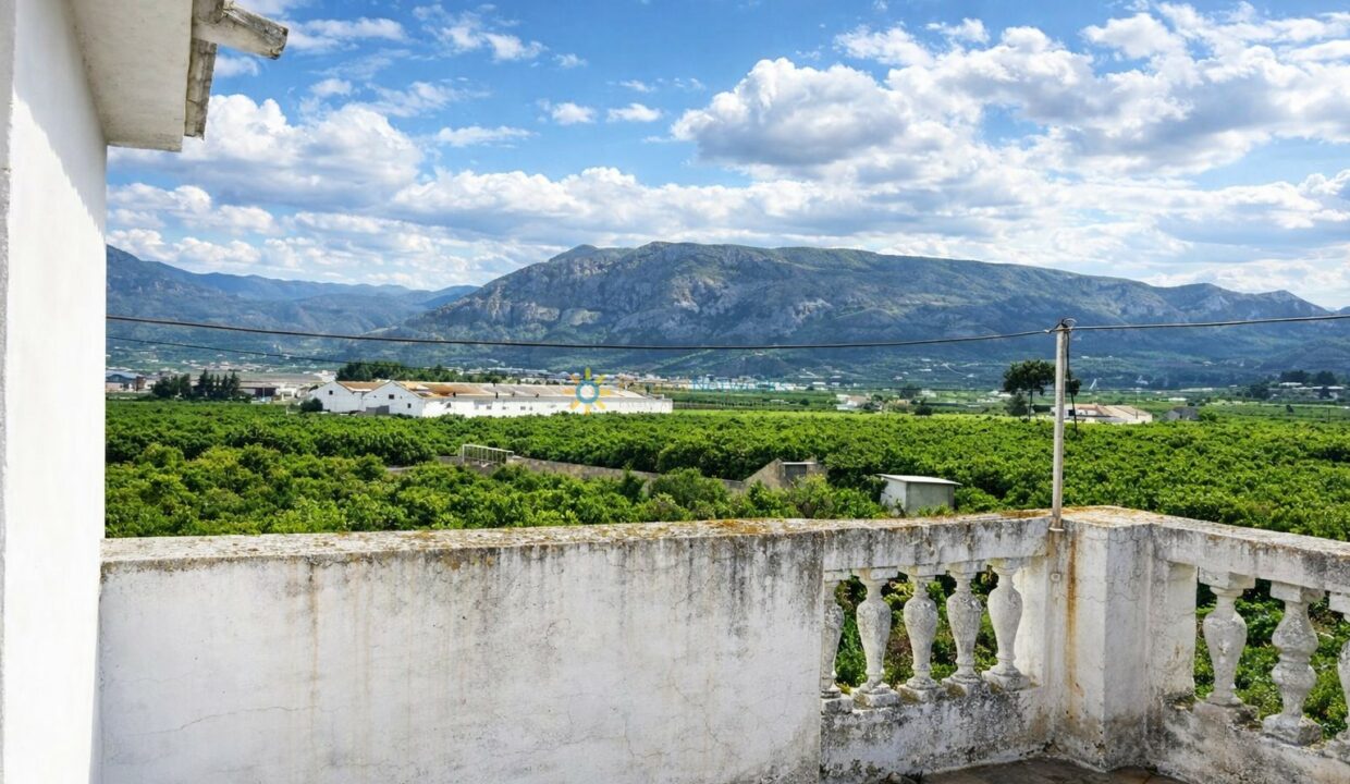 Balcony con vistas a campos y montañas