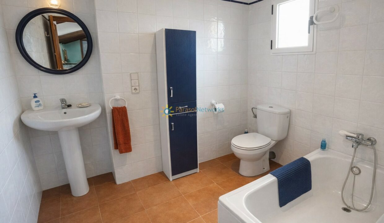 Baño moderno con detalles azules