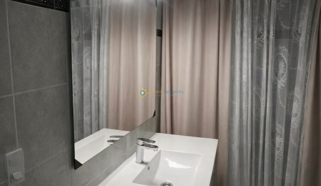 Baño moderno con detalles delicados