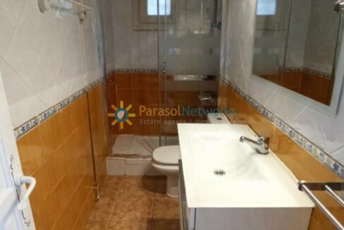 Baño moderno con detalles en cerámica
