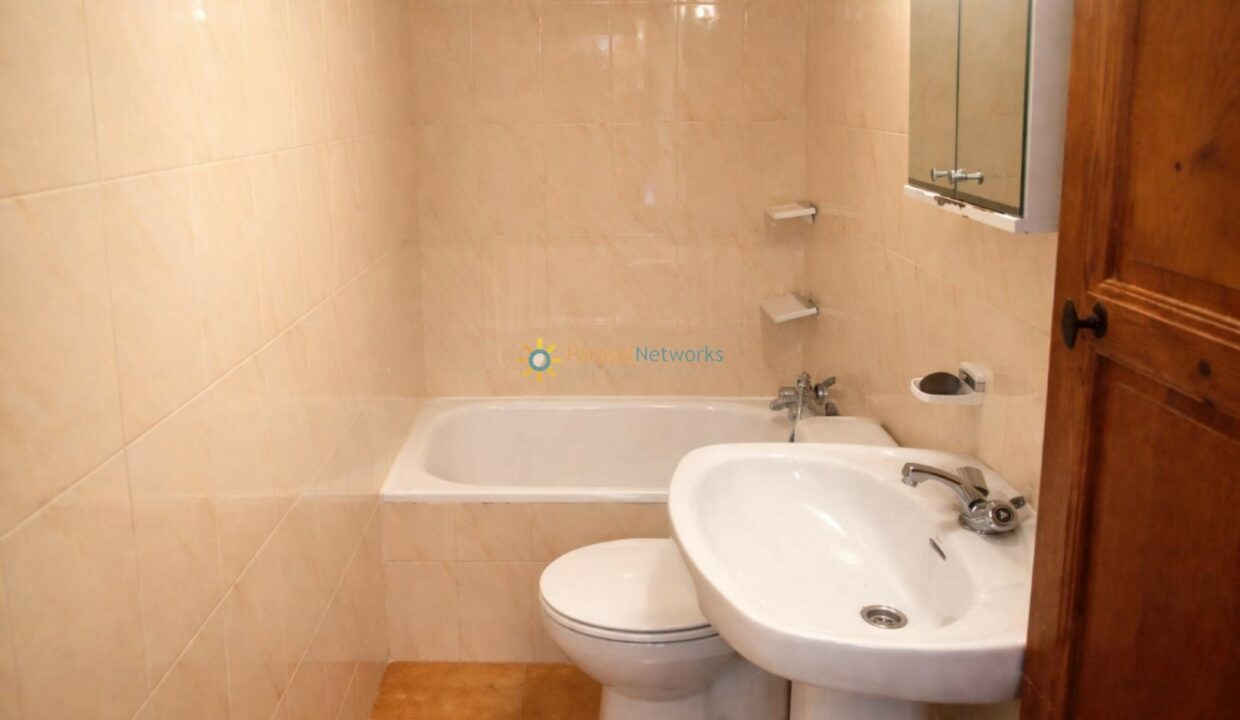 Baño moderno y luminoso