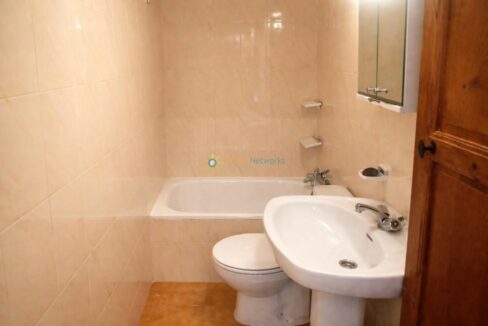 Baño moderno y luminoso