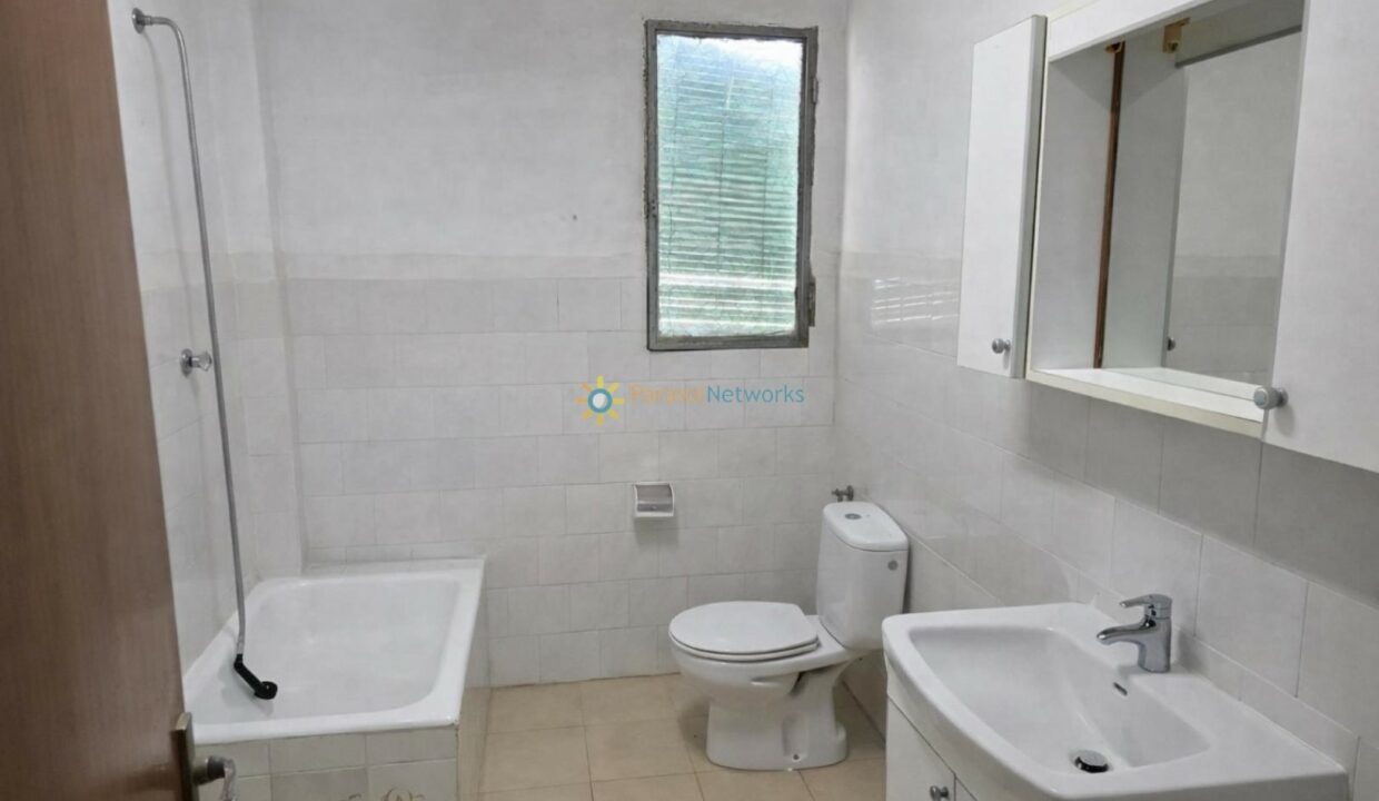 Baño moderno y luminoso