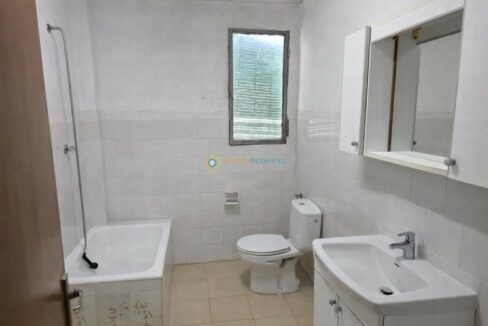 Baño moderno y luminoso