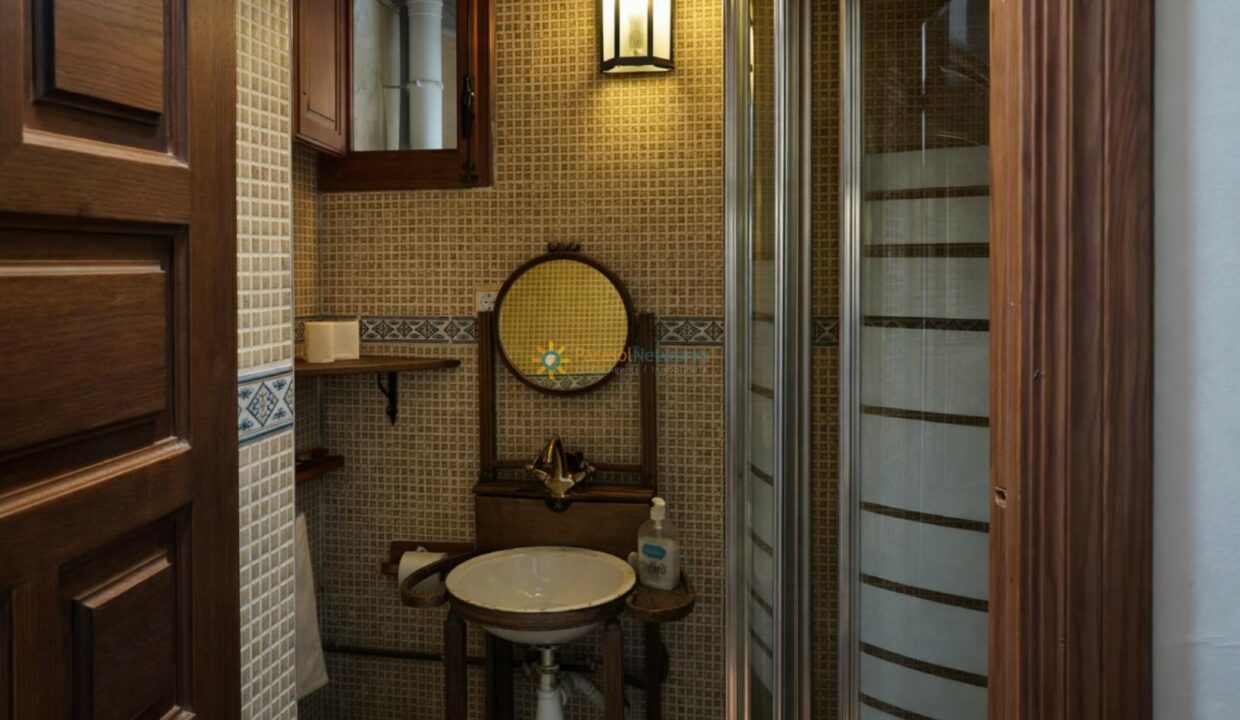 Baño pequeño con detalles vintage