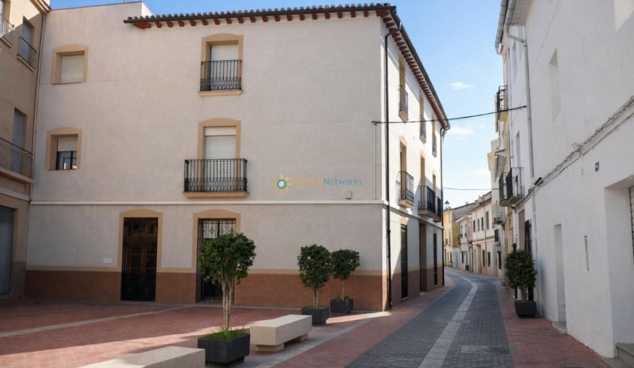 Calle mediterránea al mediodía