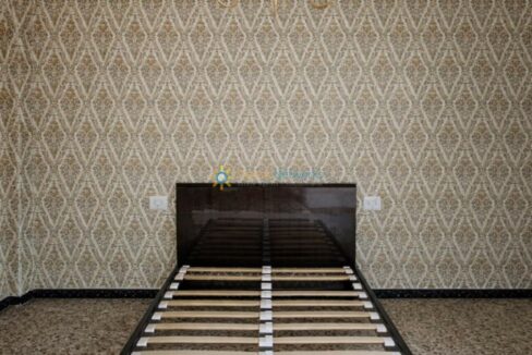 Cama vintage con detalles elegantes