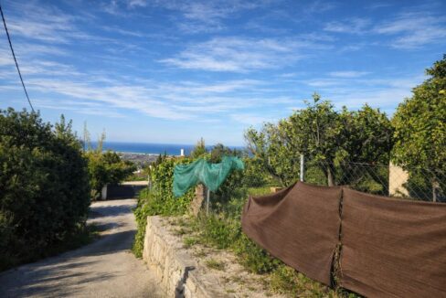 Camino costero hacia el mar