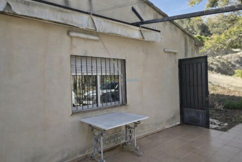 Casa de calle con patio tranquilo