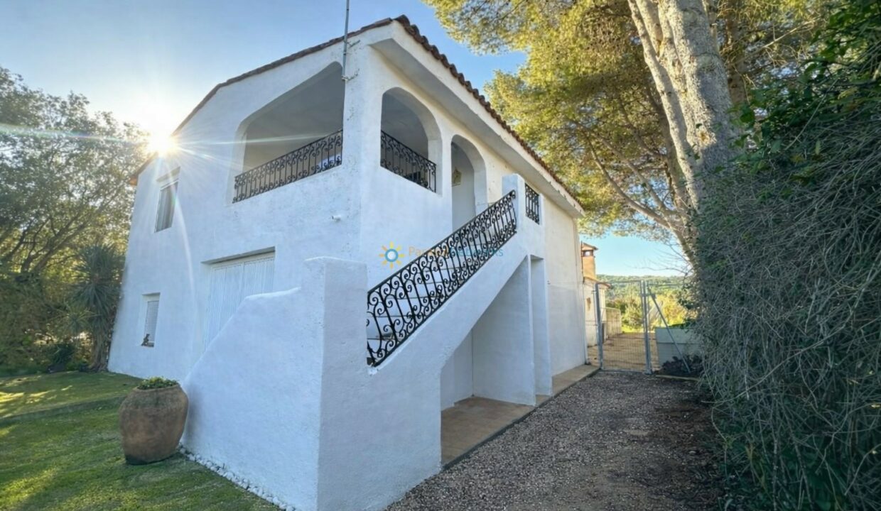 Casa mediterránea al atardecer(1)