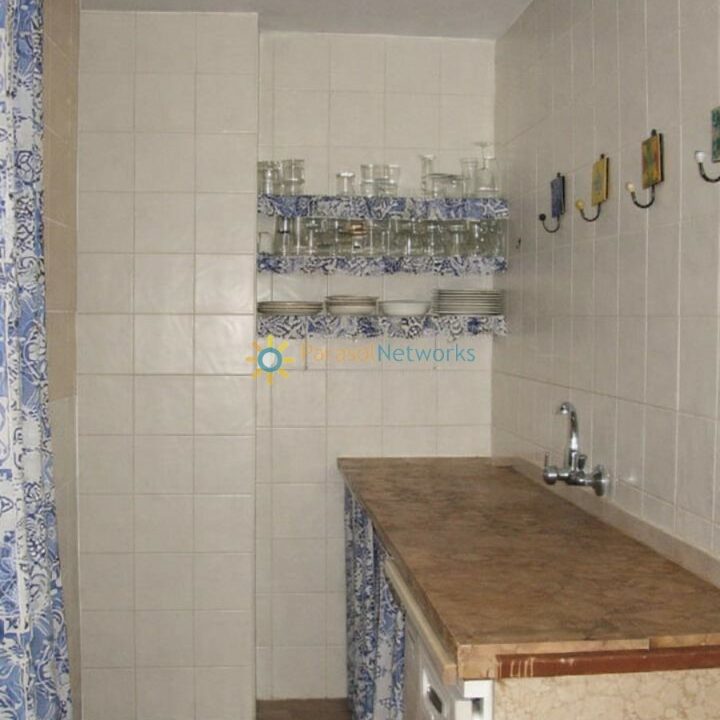 Cocina encantada con detalles azules