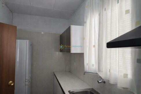 Cocina luminosa y ordenada