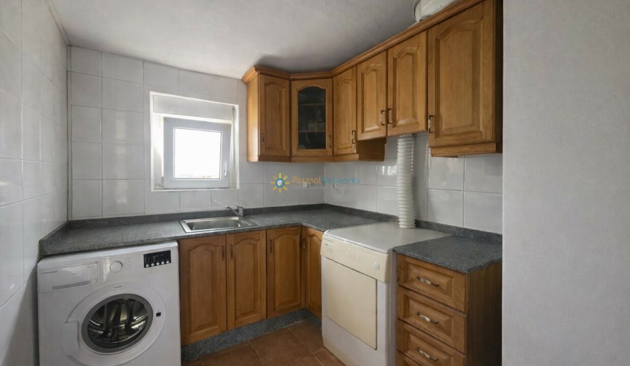 Cocina luminosa y organizada