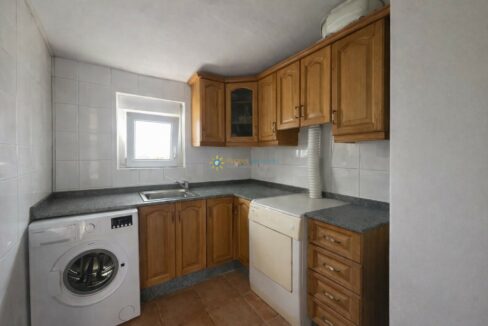 Cocina luminosa y organizada