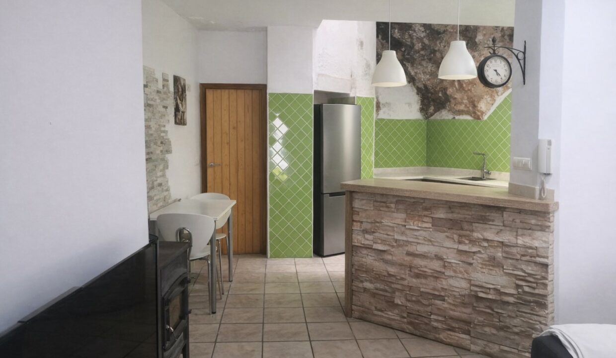 Cocina moderna con barra de piedra