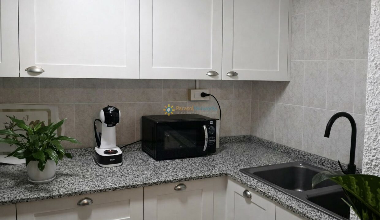 Cocina moderna con detalles elegantes(1)