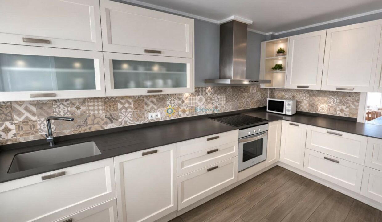 Cocina moderna luminosa y minimalista