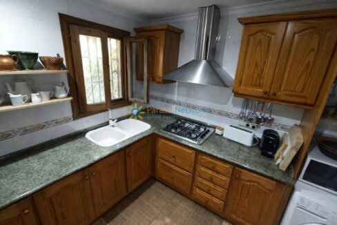 Cocina tradicional con detalles en madera