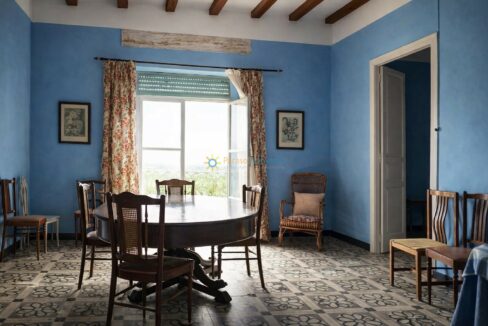 Comedor luminoso con detalles vintage