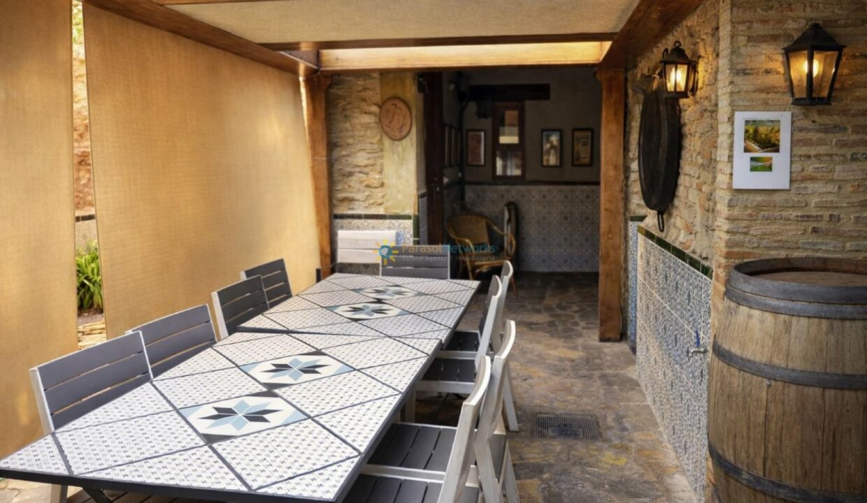 Comedor rústico al aire libre