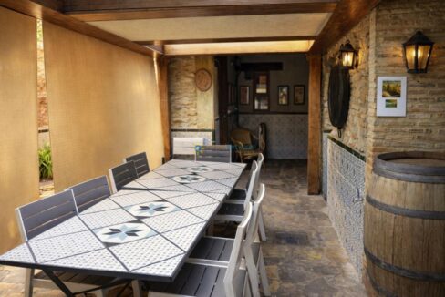 Comedor rústico al aire libre