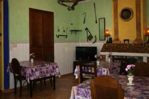 Comedor rústico con detalles acogedores