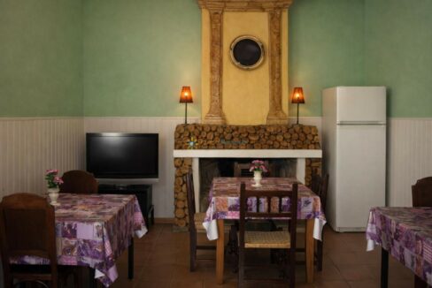 Comedor rústico con detalles florales