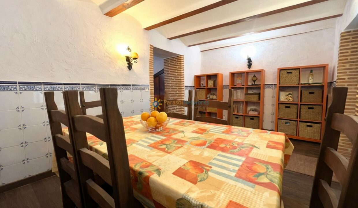 Comedor tradicional con detalles en cerámica