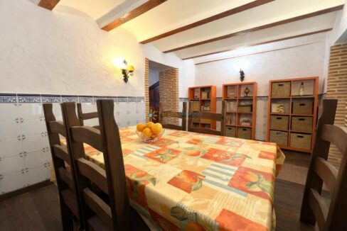 Comedor tradicional con detalles en cerámica