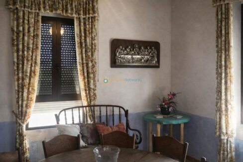 Comedor vintage con luz natural