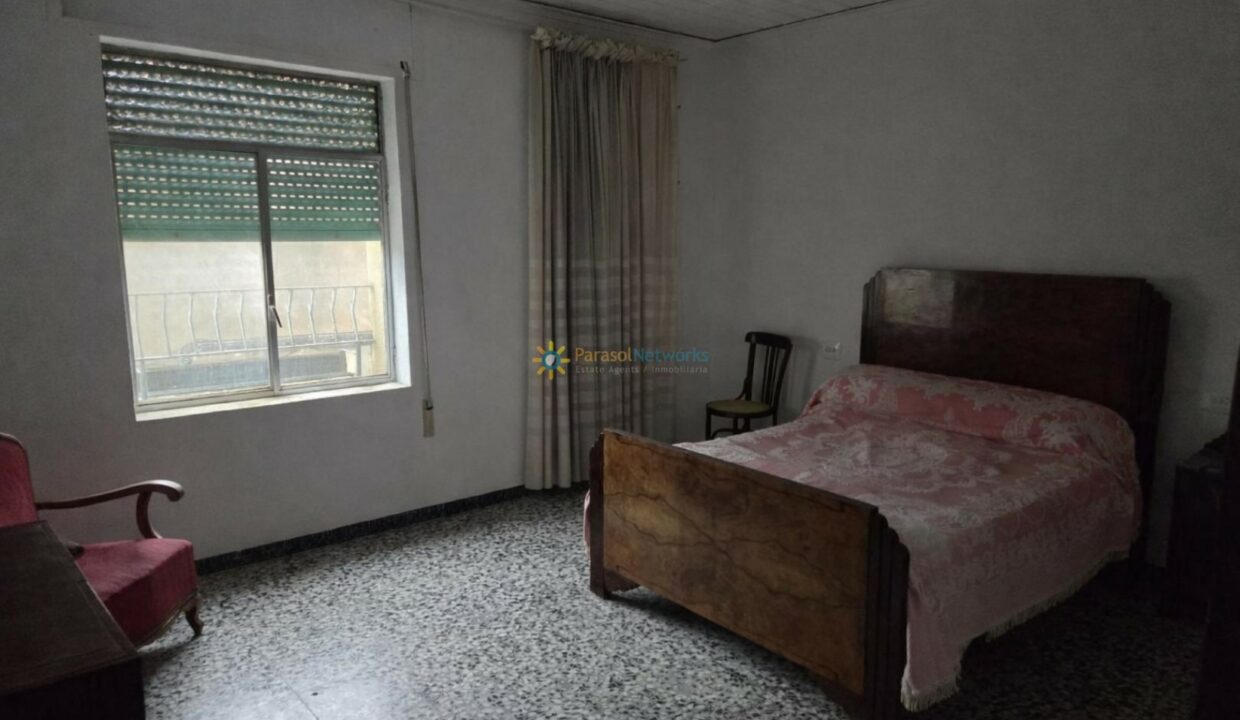 Dormitorio acogedor con detalles vintage