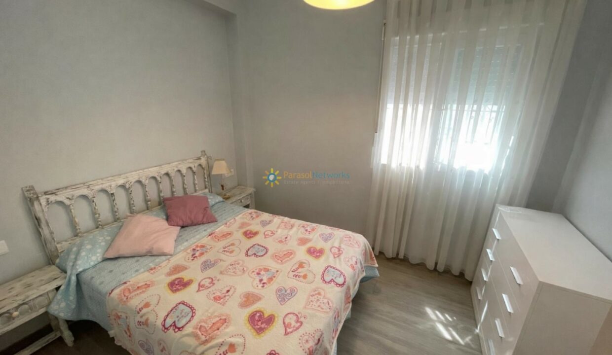 Dormitorio luminoso y acogedor