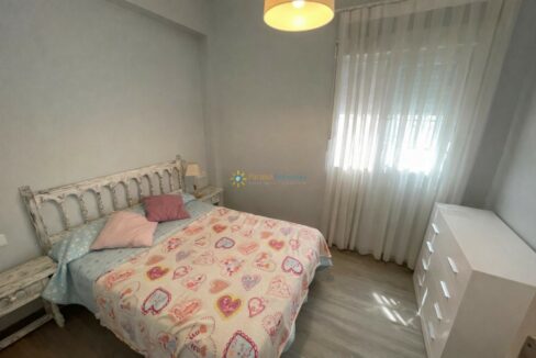 Dormitorio luminoso y acogedor