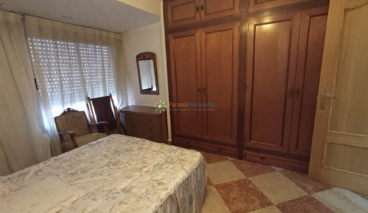 Dormitorio luminoso y acogedor(1)