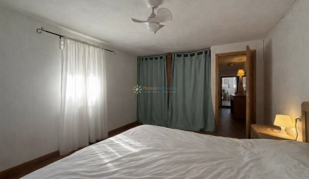 Dormitorio luminoso y tranquilo