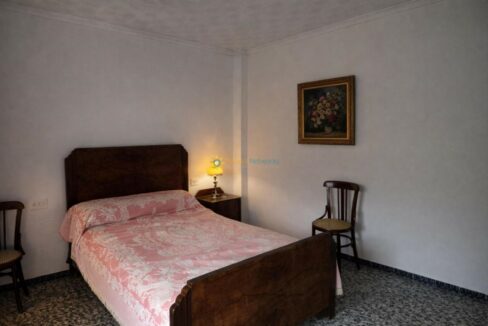 Dormitorio vintage con detalles florales