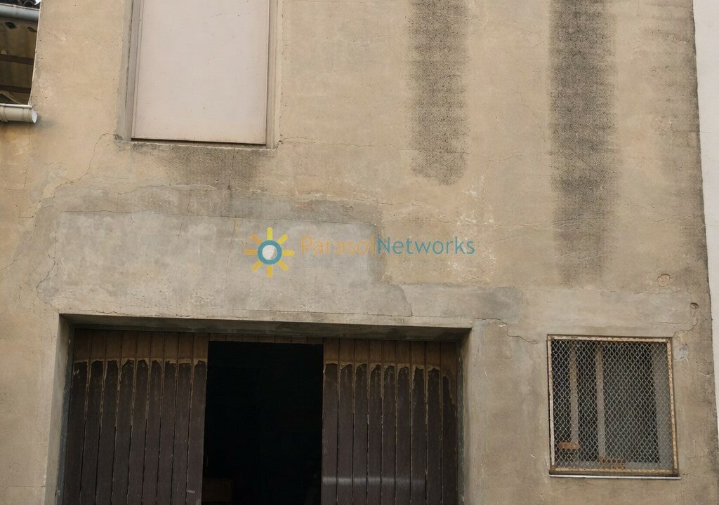 Edificio antiguo restaurado en la ciudad