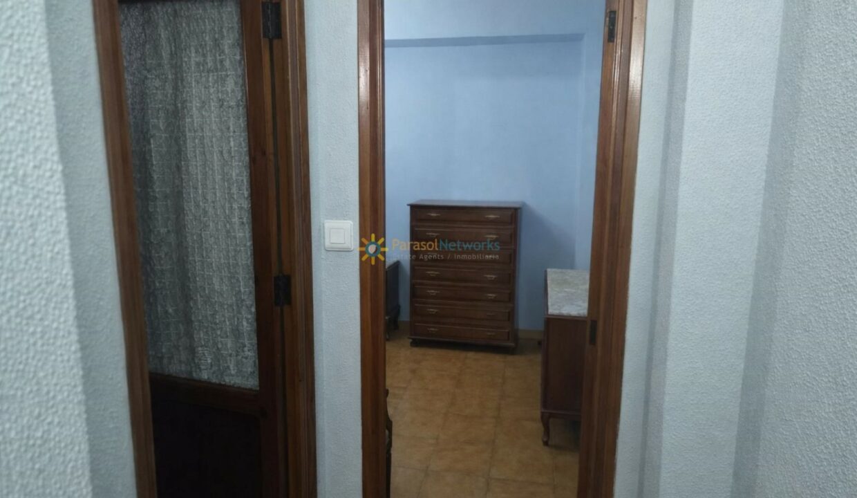 Entrada a una habitación colorida