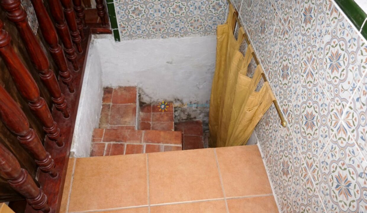 Escalera con azulejos tradicionales españoles