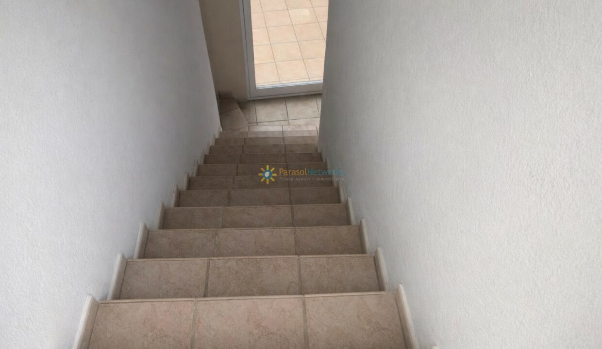 Escalera de azulejos terracota elegantes