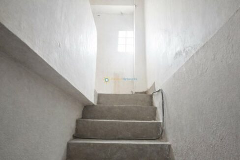 Escalera en un edificio en obras