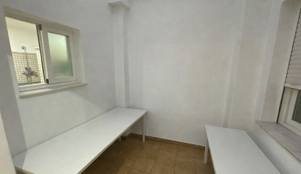 Espacio de trabajo minimalista y ordenado